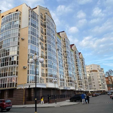 Світлі Апартаменти В Самому Центрі Біля Корпусного Парку - Мережа Helen Poltava Ngoại thất bức ảnh