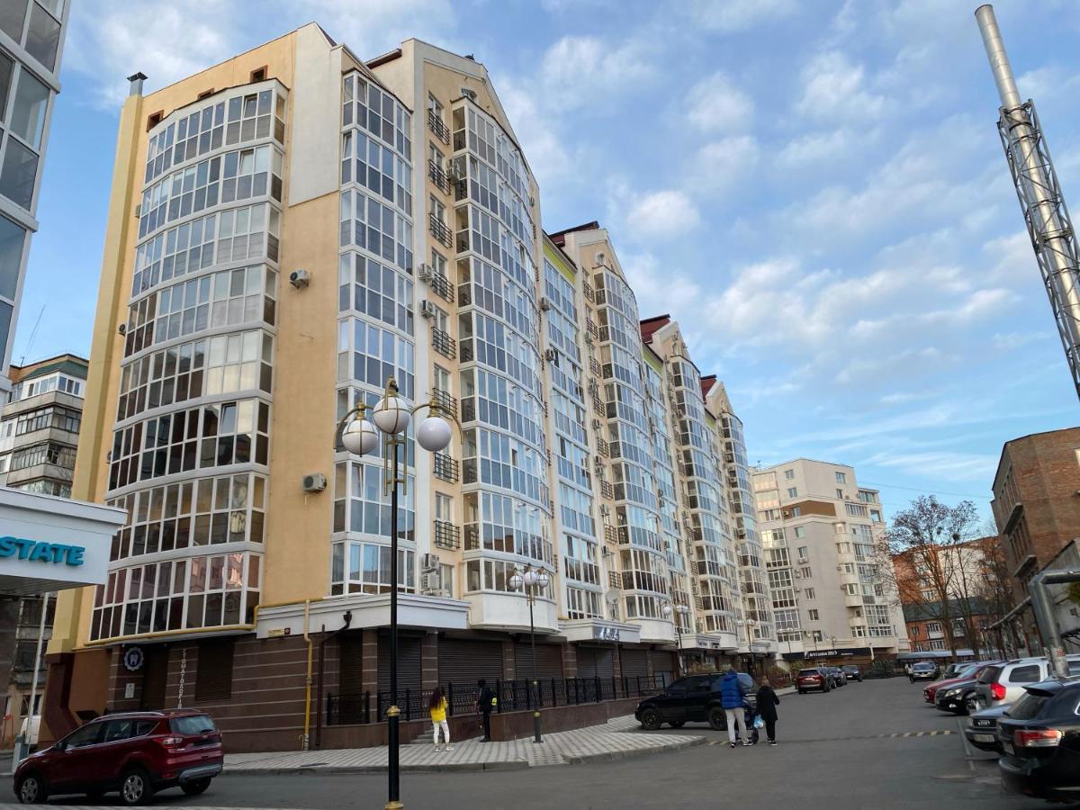 Світлі Апартаменти В Самому Центрі Біля Корпусного Парку - Мережа Helen Poltava Ngoại thất bức ảnh